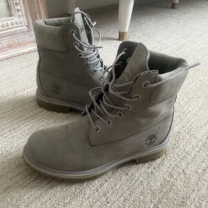 Timberland Gray Lace-Up Boots, size 6
